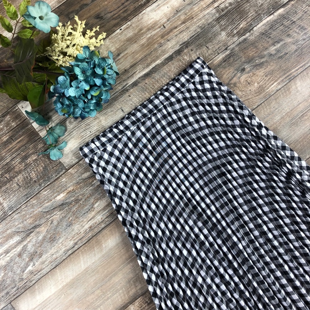 Rachel Zoe • Pleated Below Knee Skirt